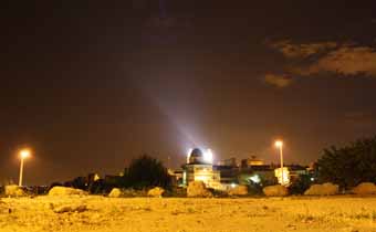 Imatge de l’església de Riba-roja, que incideix en la llum del cel del Parc Natural del Túria (Marco/Morales, UV).